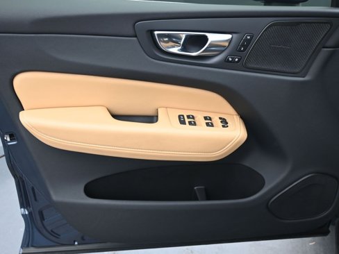 Certified 2023 Volvo XC60 B5 Ultimate w/ Climate Package image 10