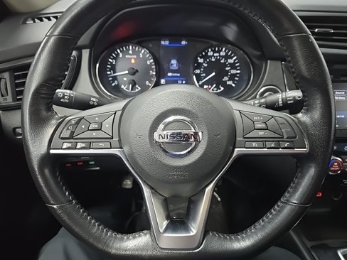 Used 2019 Nissan Rogue SV image 18