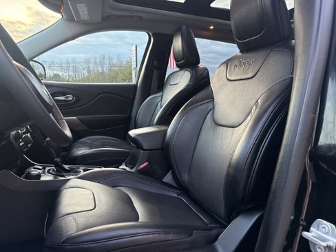 Used 2022 Jeep Cherokee Limited image 11
