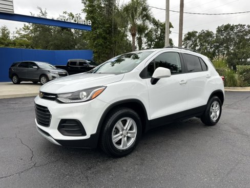Used 2021 Chevrolet Trax LT w/ LT Convenience Package image 2