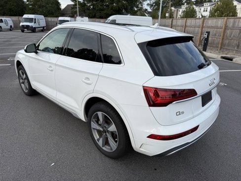 Used 2024 Audi Q5 2.0T Premium w/ Convenience Package image 2