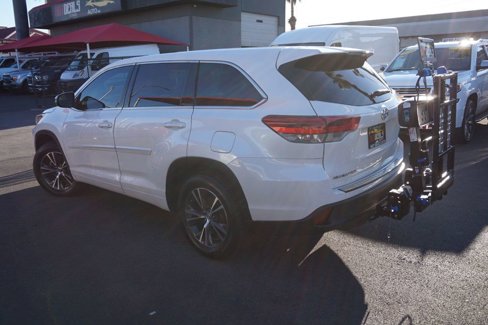 Used 2017 Toyota Highlander FWD V6 image 4