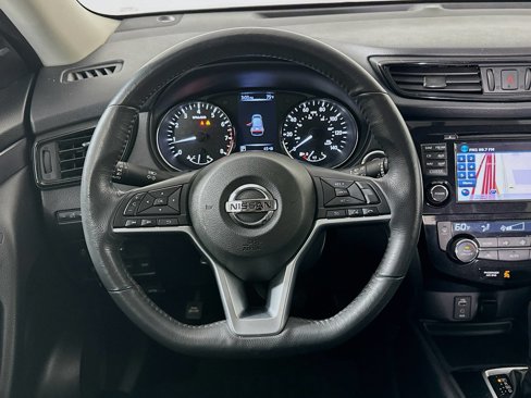 Used 2017 Nissan Rogue SV w/ SV Premium Package image 17