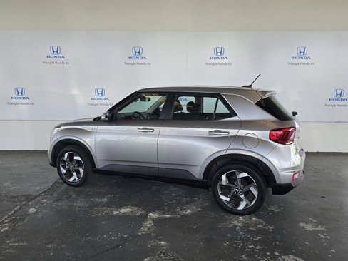 Used 2024 Hyundai Venue SE image 4