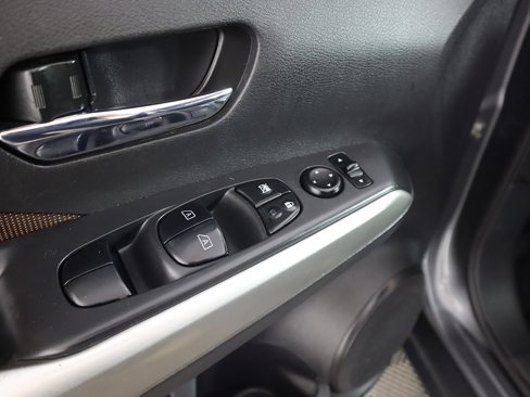 Used 2019 Nissan Kicks SR image 34