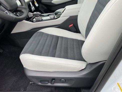 New 2025 Mitsubishi Outlander AWD image 9