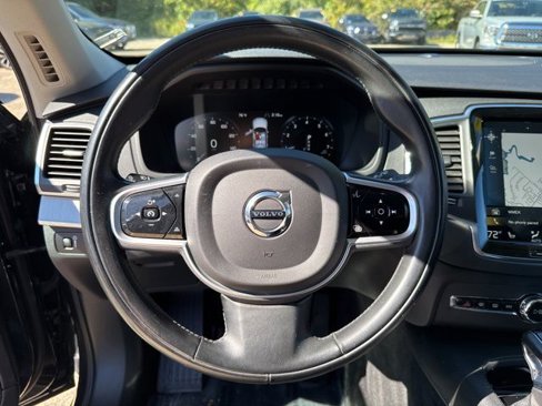 Used 2022 Volvo XC90 T5 Momentum w/ Climate Package image 9