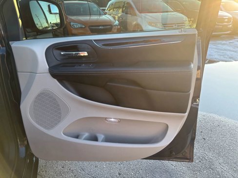 Used 2014 Dodge Grand Caravan SE image 23