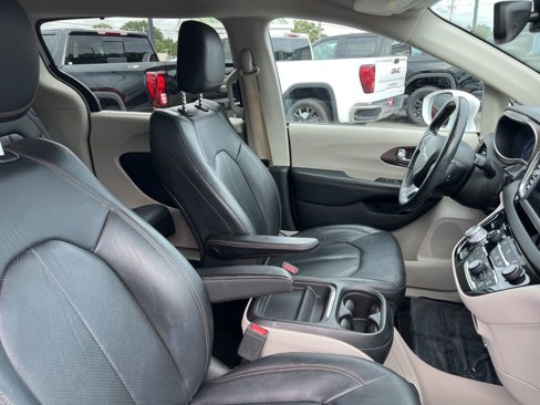Used 2019 Chrysler Pacifica Touring-L image 31