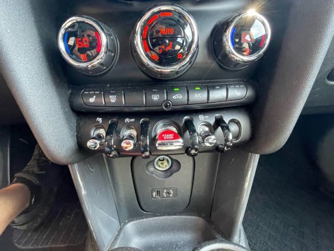Used 2018 MINI Cooper 2-Door Hardtop image 19