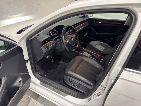 Used 2020 Volkswagen Passat 2.0T SEL image 28