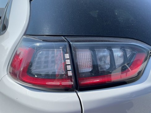Used 2023 Jeep Cherokee Altitude Lux image 10