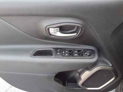 Certified 2022 Jeep Renegade Latitude image 6