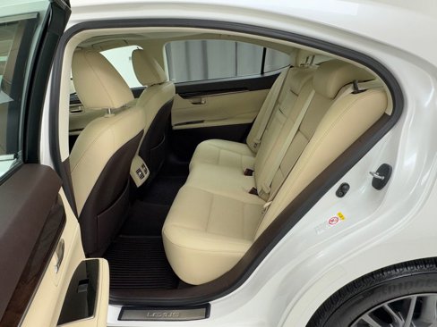 Used 2018 Lexus ES 350 w/ Navigation System Package image 12