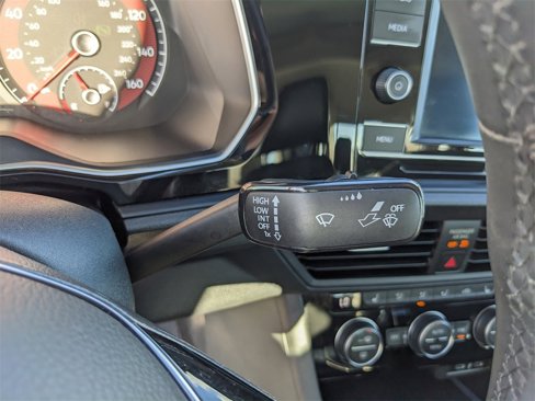 Certified 2020 Volkswagen Jetta SE image 32