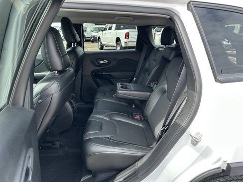Used 2023 Jeep Cherokee Altitude Lux image 22