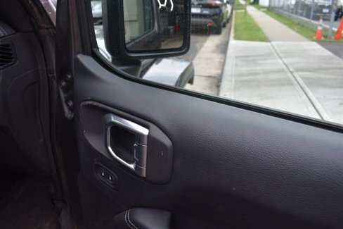 Used 2019 Jeep Wrangler Unlimited Sahara image 23