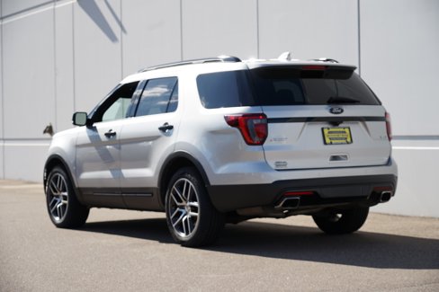 Used 2017 Ford Explorer Sport w/ Equipment Group 401A image 5