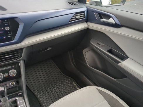 Used 2024 Volkswagen Taos SE w/ Panoramic Sunroof Package image 17