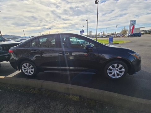 Used 2021 Toyota Corolla LE image 5