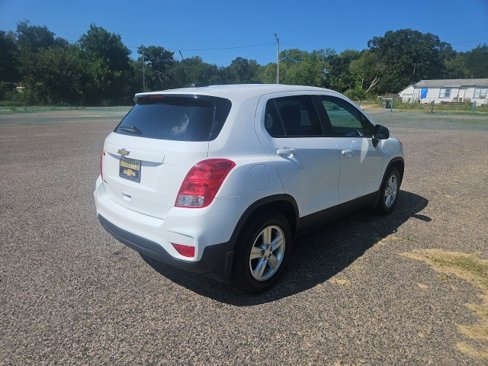 Used 2019 Chevrolet Trax LS w/ Tint and Cruise Package image 5