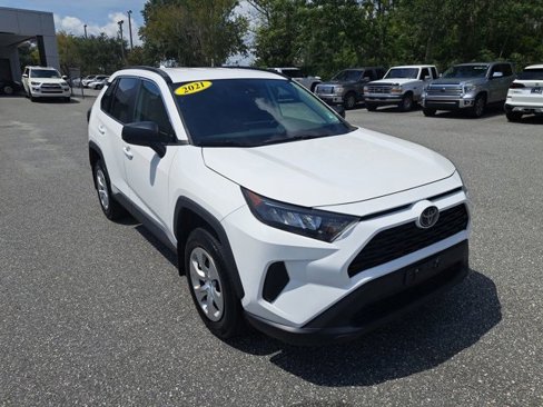 Used 2021 Toyota RAV4 LE image 8