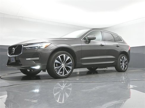 Used 2022 Volvo XC60 B5 Momentum w/ Climate Package image 12