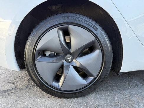 Used 2020 Tesla Model 3 Standard Range Plus image 18