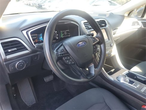 Used 2020 Ford Fusion SE image 17