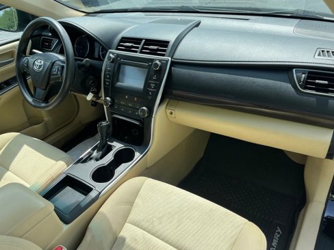 Used 2016 Toyota Camry LE image 25
