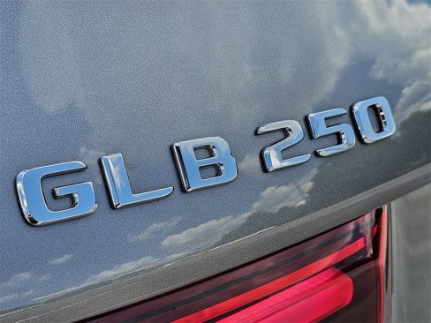 New 2026 Mercedes-Benz GLB 250 image 12