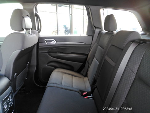 Used 2019 Jeep Grand Cherokee Laredo image 16