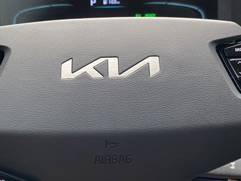 Used 2023 Kia Niro LX image 20