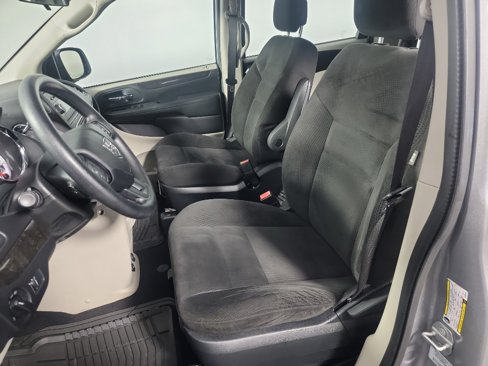 Used 2016 Dodge Grand Caravan American Value Package image 19