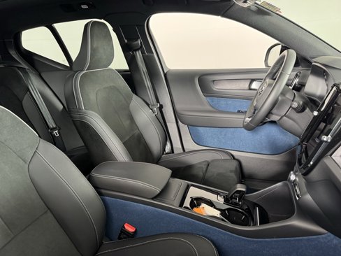 Certified 2023 Volvo XC40 Recharge Ultimate w/ Protection Package Premier image 2
