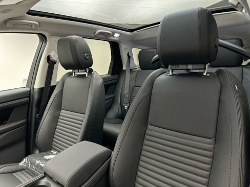 New 2025 Land Rover Discovery Sport S image 9