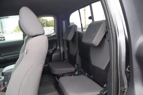 Used 2017 Toyota Tacoma TRD Off-Road image 6