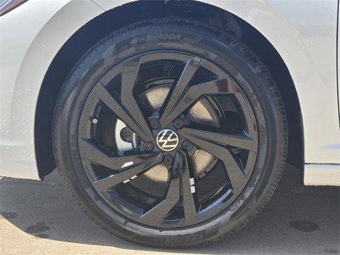 New 2025 Volkswagen Jetta SE image 9