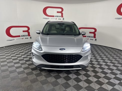 Used 2020 Ford Escape Titanium image 2