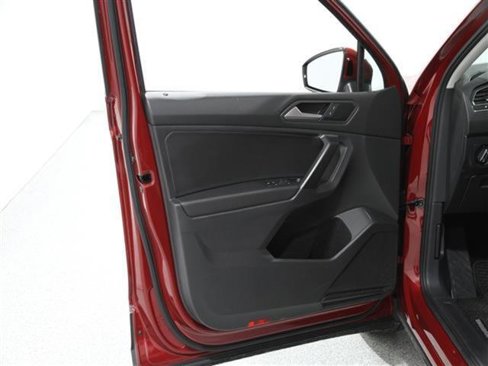 Used 2021 Volkswagen Tiguan SE w/ 3rd Row Seat Package image 4