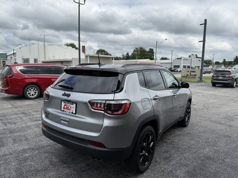 Used 2022 Jeep Compass Altitude w/ Convenience Group image 5