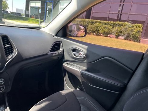 Used 2019 Jeep Cherokee Latitude w/ Popular Appearance Group image 23