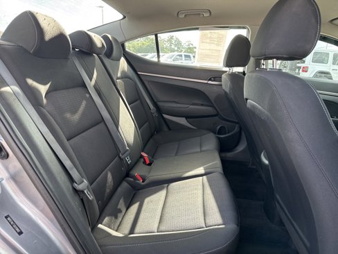 Used 2018 Hyundai Elantra SE image 16