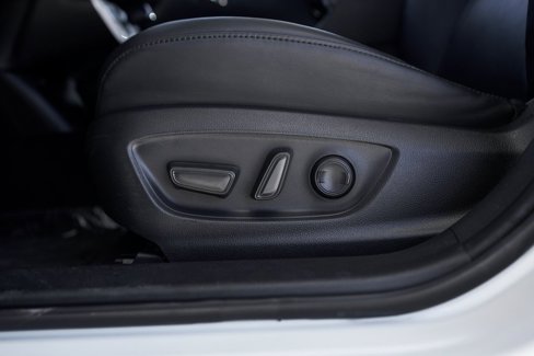 Used 2018 Toyota Prius Prime Premium image 19