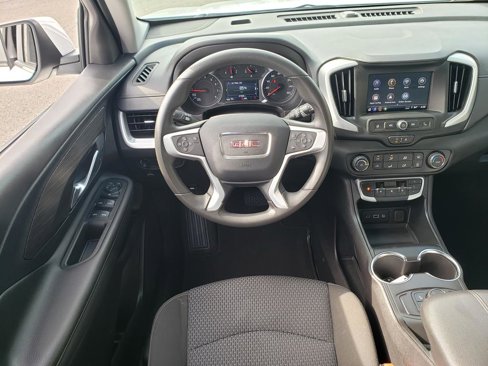 Used 2024 GMC Terrain SLE image 17
