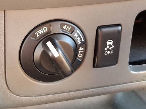 Used 2018 Nissan Frontier SV image 25