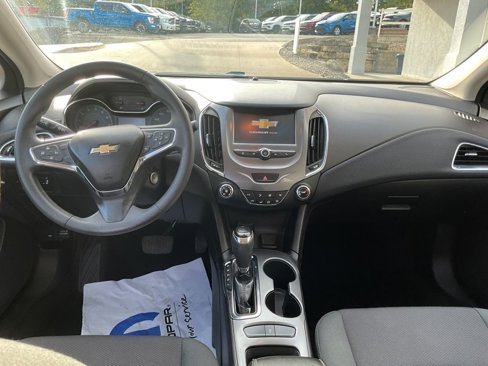 Used 2017 Chevrolet Cruze LT image 12