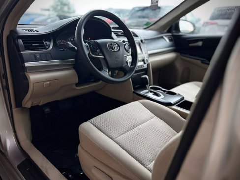 Used 2013 Toyota Camry L image 9