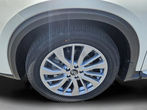 Certified 2024 INFINITI QX50 Luxe w/ Accent Package image 32