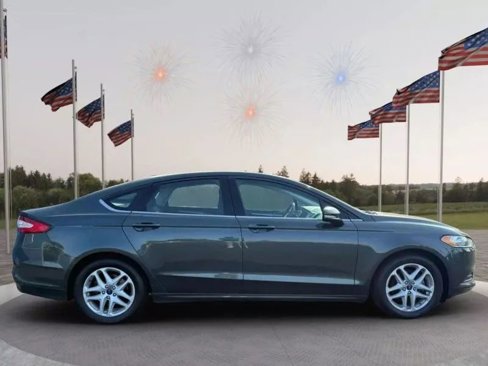 Used 2016 Ford Fusion SE image 4